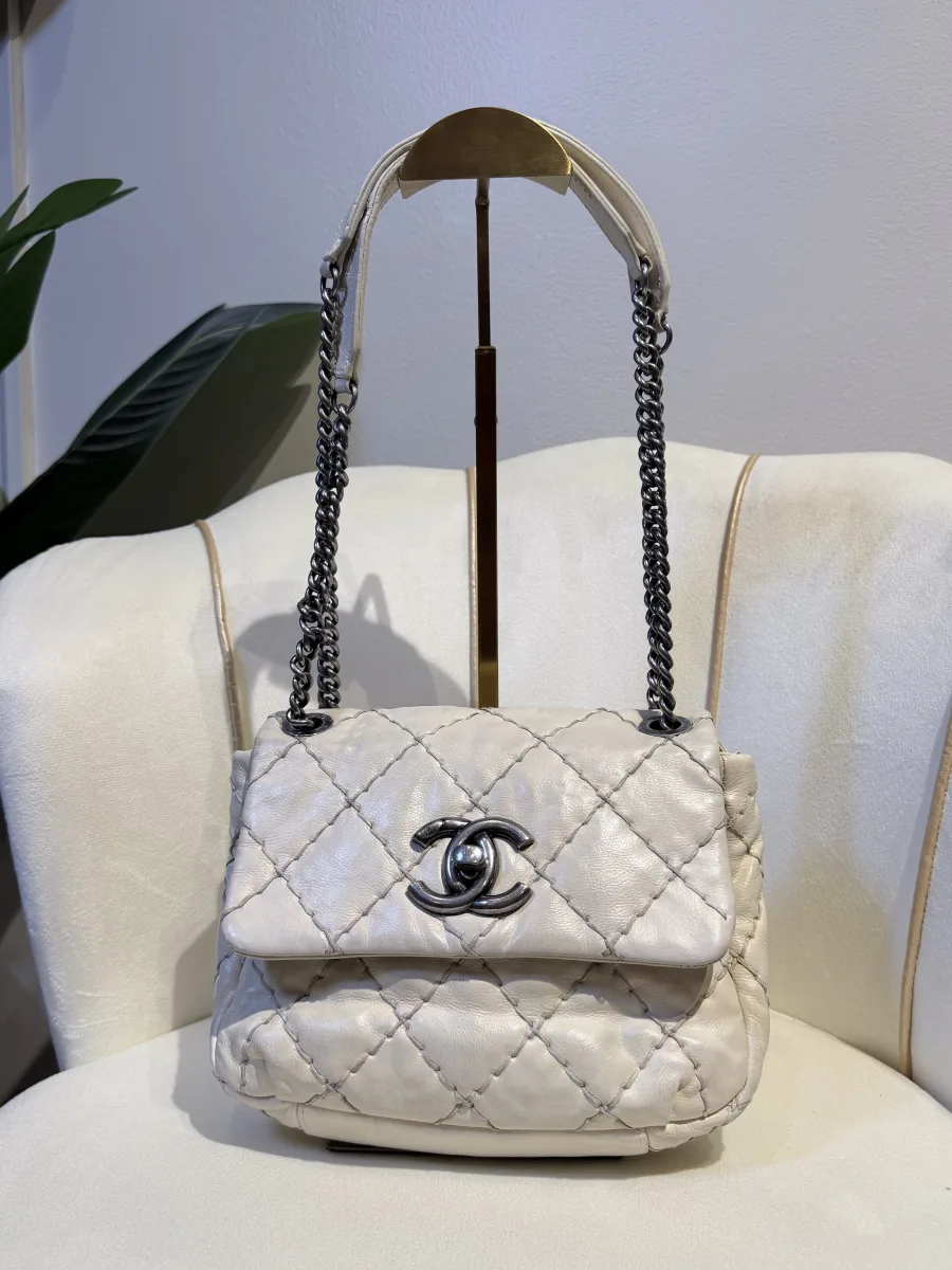 Chanel Quilted Stitch Flap (While Interlocking CC haw) Enhance Rank A-AB
